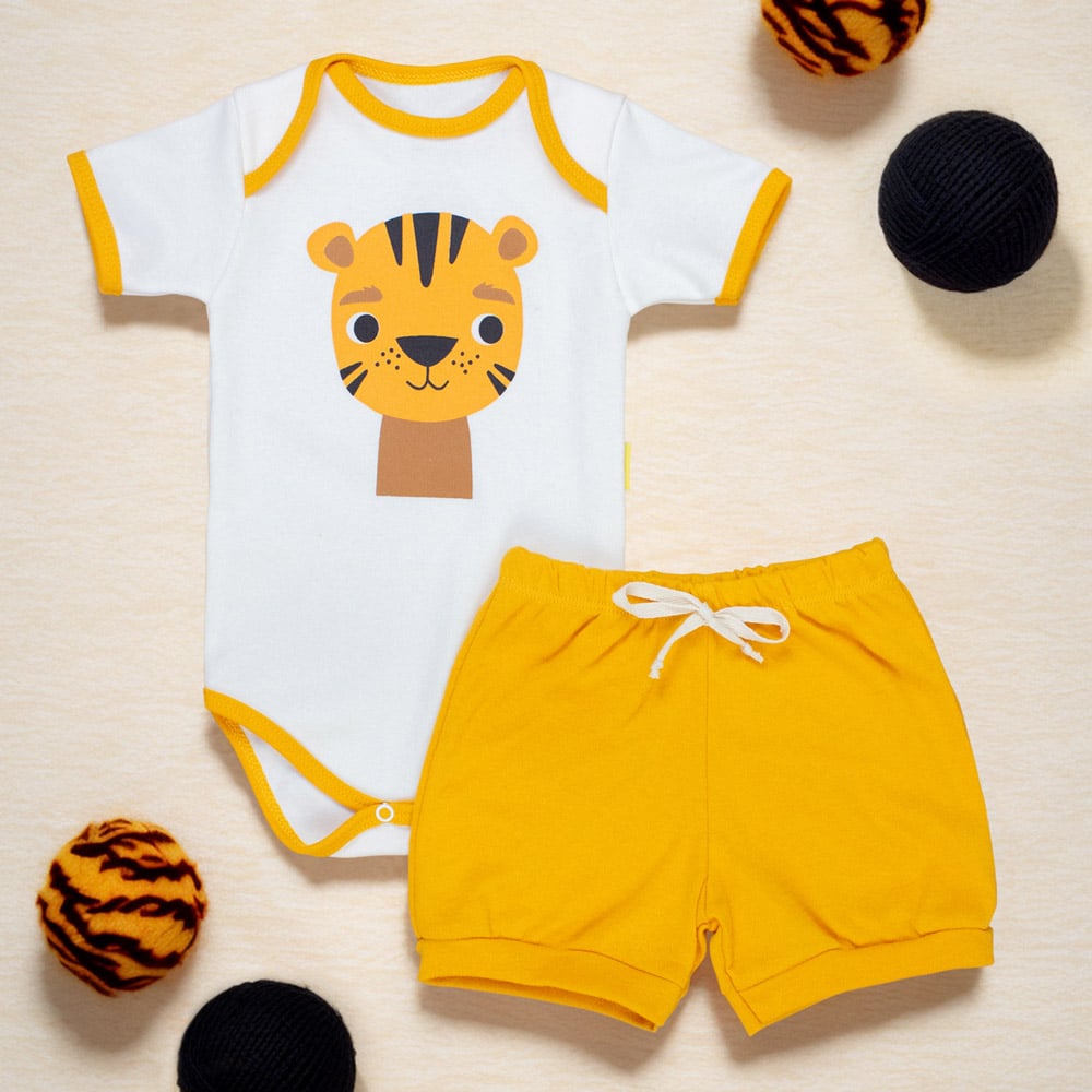 Conjunto Curto Baby Tigre Amarelo Confort... Conjunto Curto Baby Tigre Amarelo Confort...